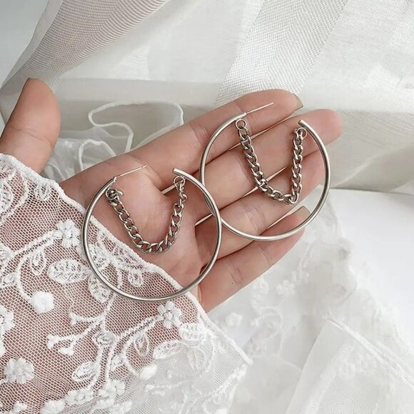 Personality Exaggerated C Word Earring - Picture 3 of 5